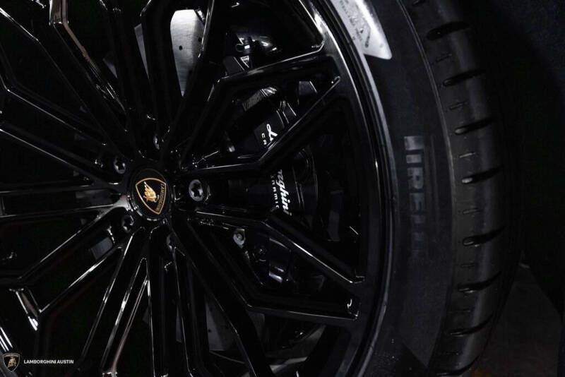 2025 Lamborghini Urus SE