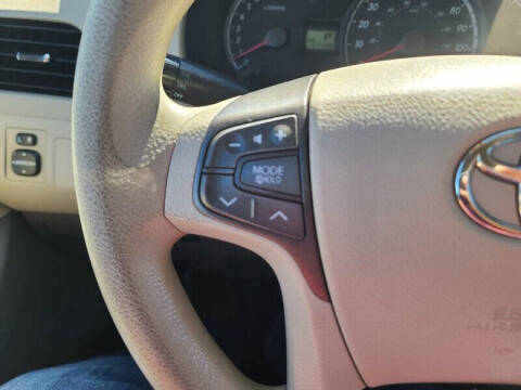 2013 Toyota Sienna LE 8-Passenger