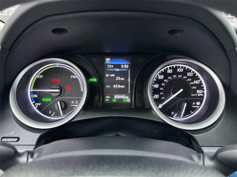 2022 Toyota Camry Hybrid LE