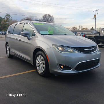 2017 Chrysler Pacifica Touring-L
