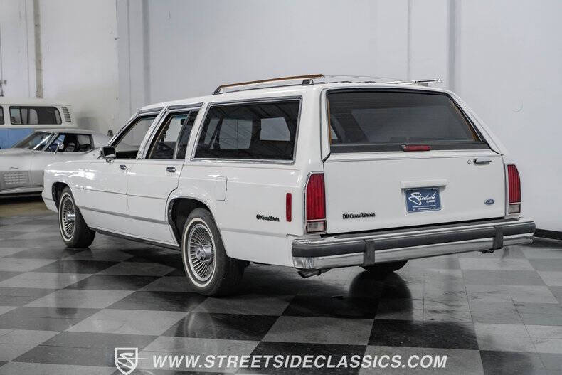 1990 Ford LTD Crown Victoria