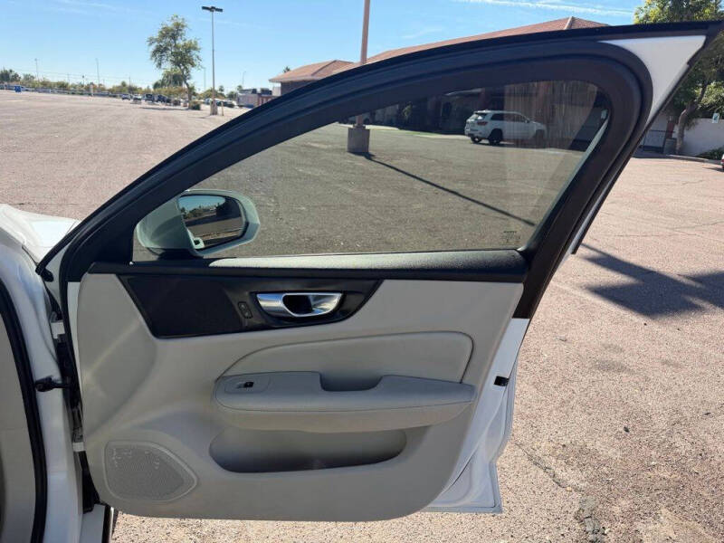 2021 Volvo S60 T5 Momentum