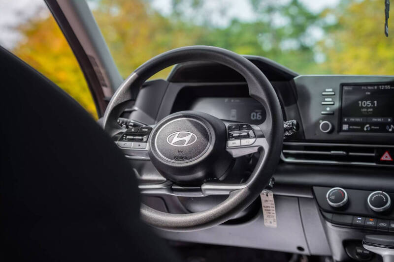 2024 Hyundai Elantra SE