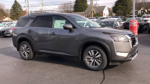 2025 Nissan Pathfinder SL