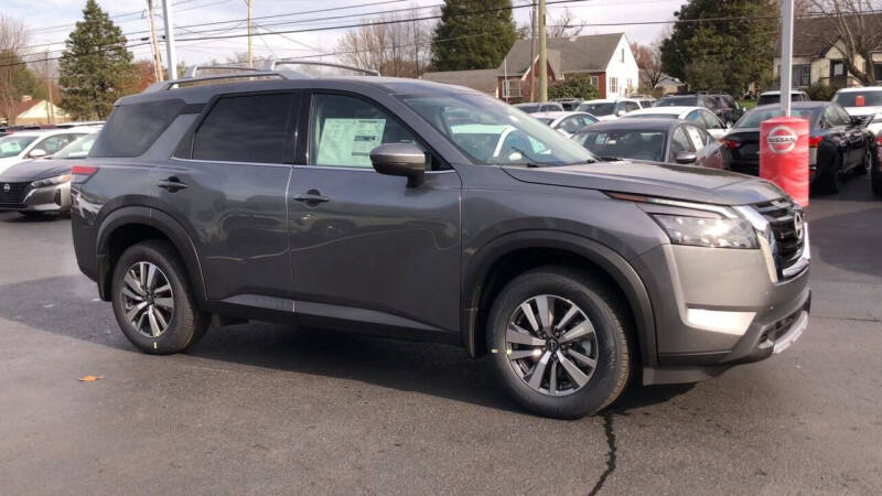 2025 Nissan Pathfinder SL