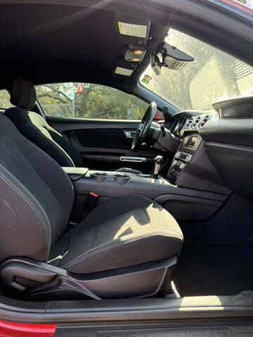 2022 Ford Mustang EcoBoost