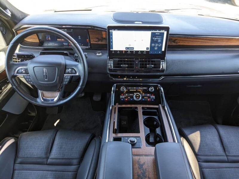 2022 Lincoln Navigator Black Label