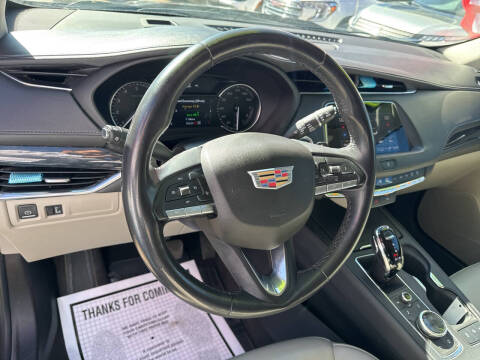 2023 Cadillac XT4 Premium Luxury