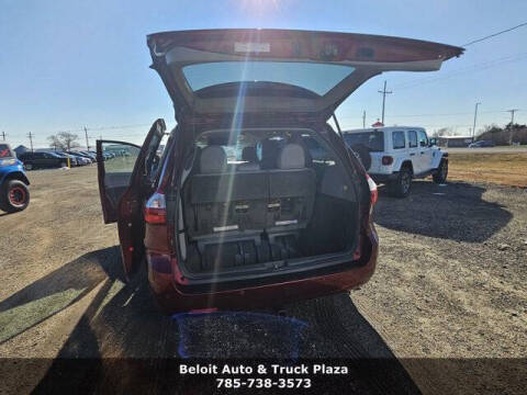 2017 Toyota Sienna XLE Premium 8-Passenger
