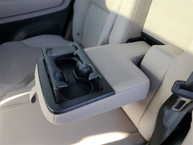 2025 Volvo XC90 B6 Core Bright Theme