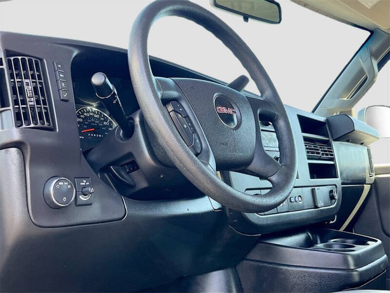 2022 GMC Savana 2500