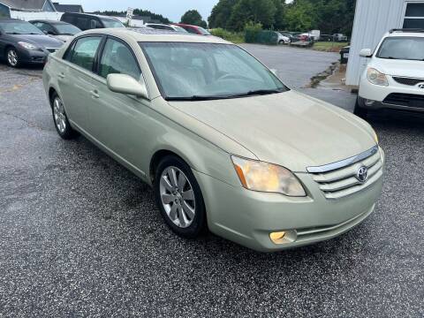 2005 Toyota Avalon for sale at UpCountry Motors in Taylors SC
