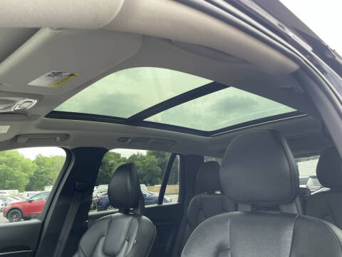 2017 Volvo XC90 T6 Momentum