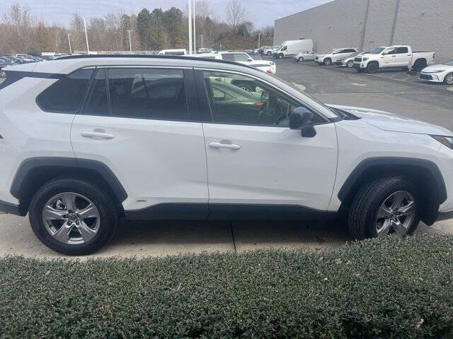 2025 Toyota RAV4 Hybrid LE