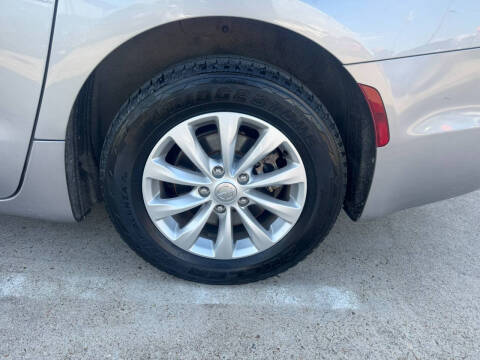 2017 Chrysler Pacifica Touring-L