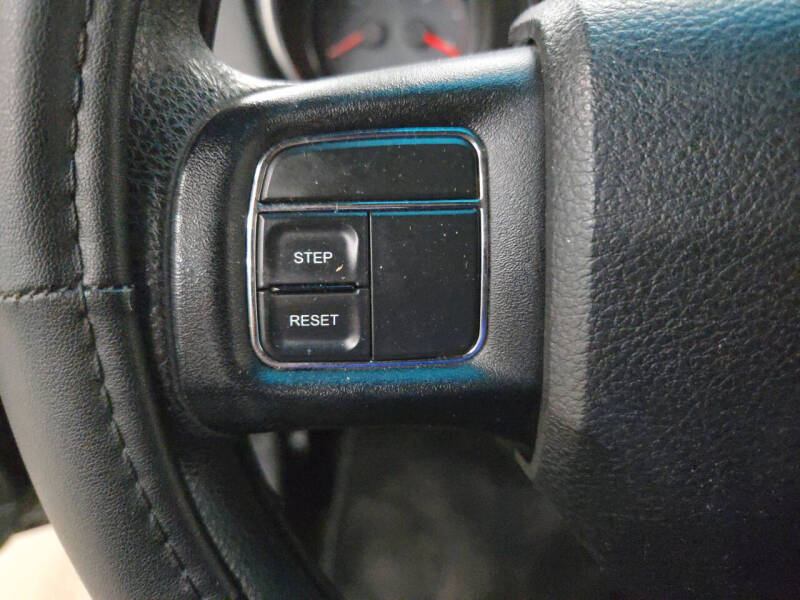 2012 Dodge Avenger SE V6