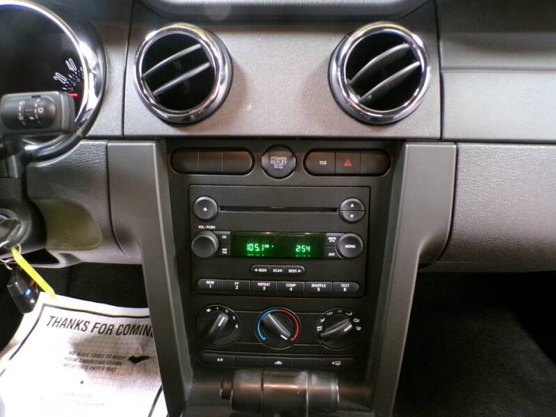 2005 Ford Mustang V6 Deluxe