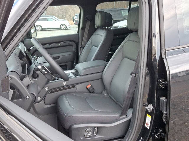 2025 Land Rover Defender 130 V8 P500