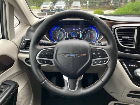 2017 Chrysler Pacifica Touring-L Plus