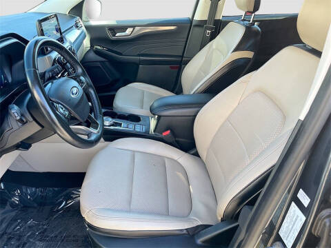 2022 Ford Escape Titanium