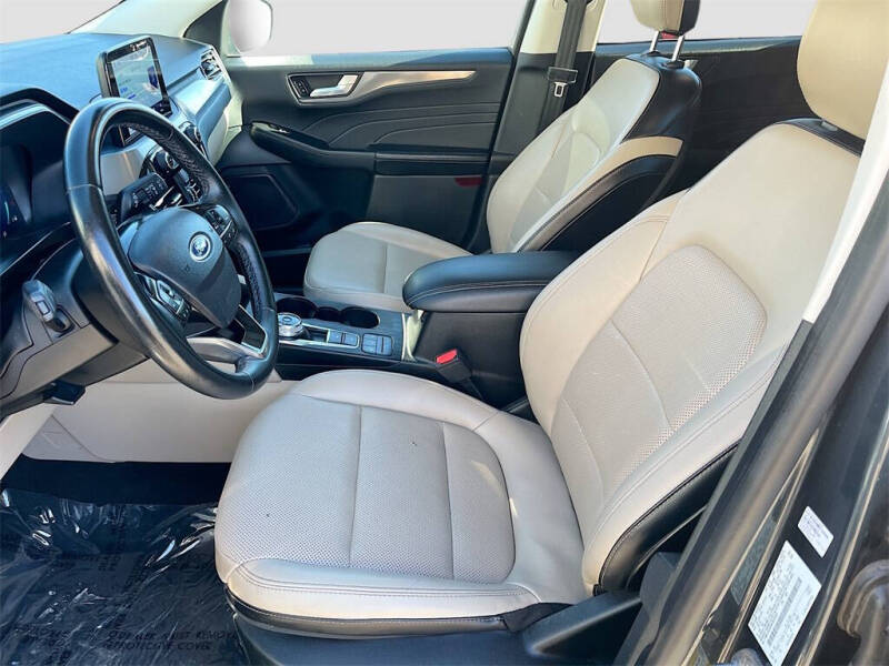 2022 Ford Escape Titanium