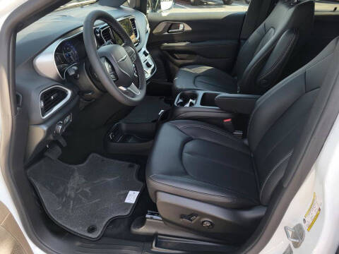 2026 Chrysler Voyager LX