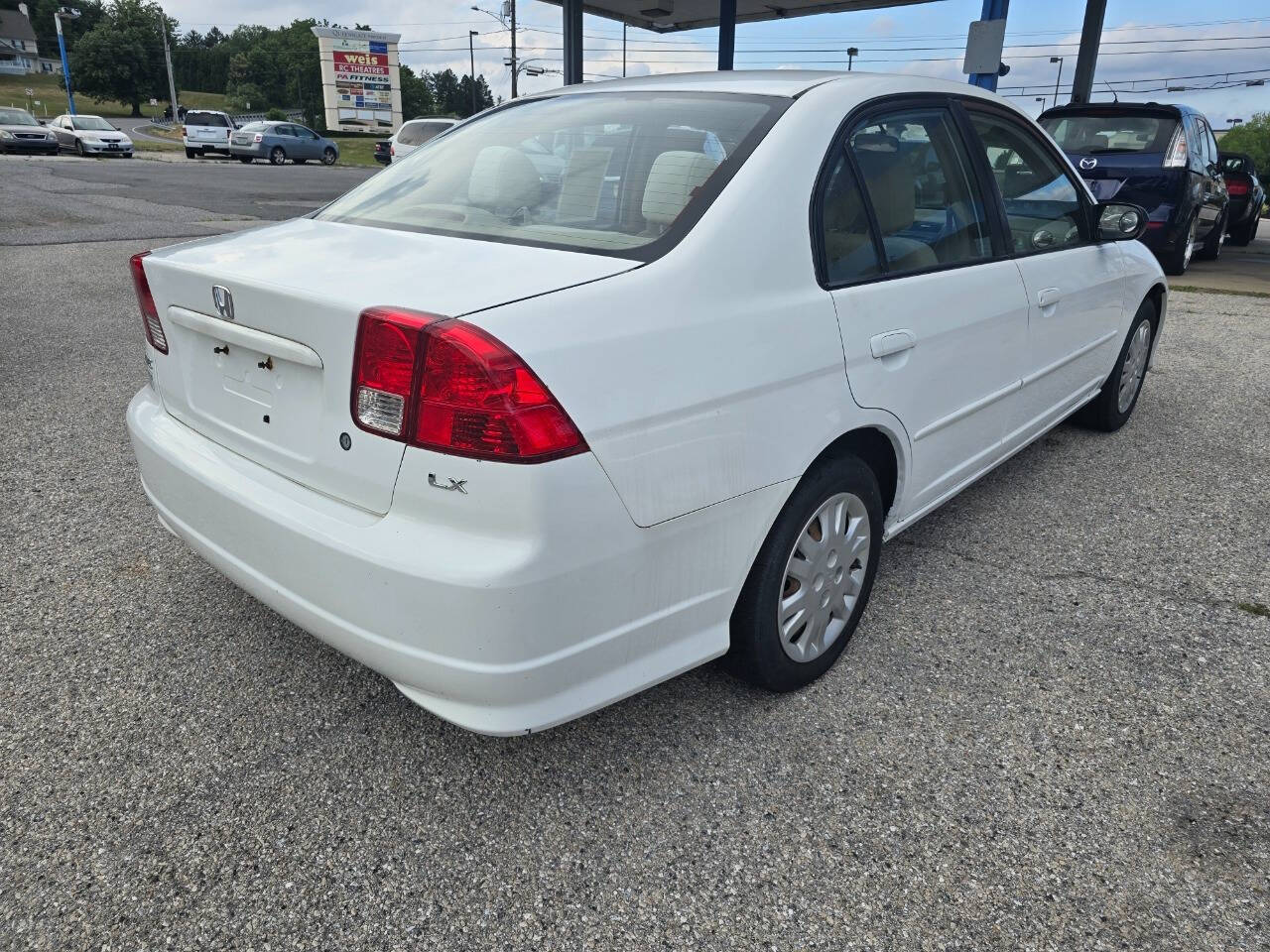 2005 Honda Civic for sale at QUEENSGATE AUTO SALES in York, PA