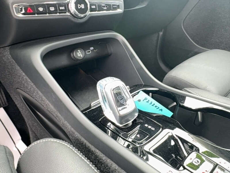 2025 Volvo XC40 B5 Plus Bright Theme