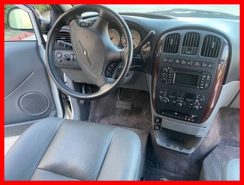 2004 Chrysler Town and Country Limited