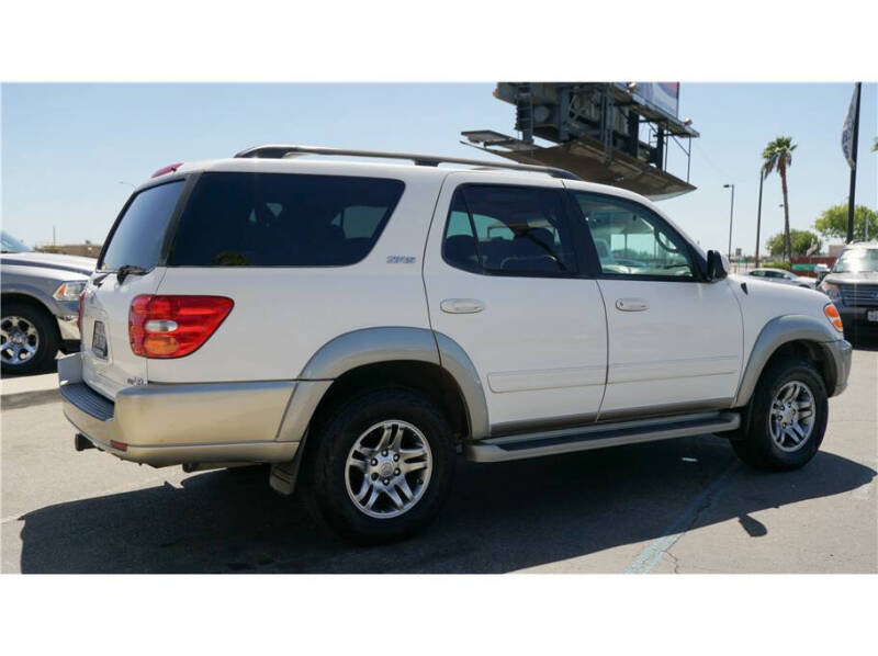 2004 Toyota Sequoia SR5