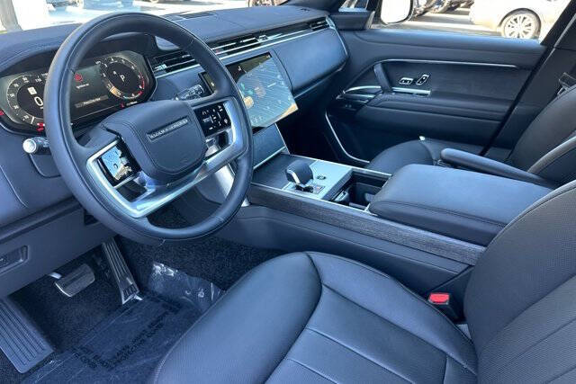 2025 Land Rover Range Rover P530 SE