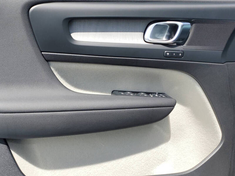 2026 Volvo XC40 B4 Plus