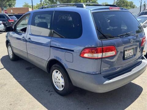 2003 Toyota Sienna CE
