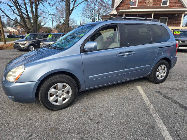 2008 Kia Sedona for sale at QUEENSGATE AUTO SALES in York, PA