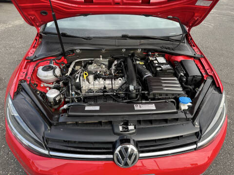 2019 Volkswagen Golf SE