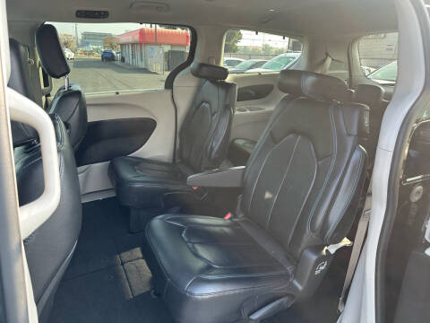 2021 Chrysler Pacifica Touring L