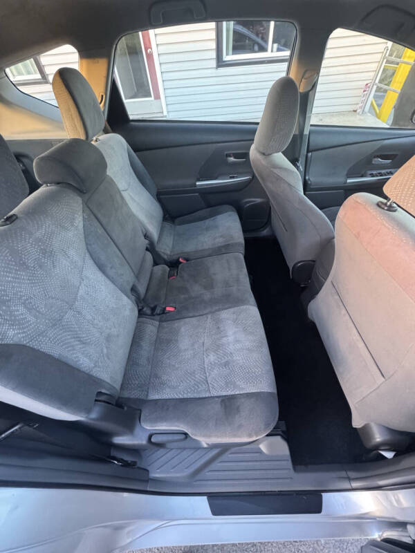 2012 Toyota Prius v Five