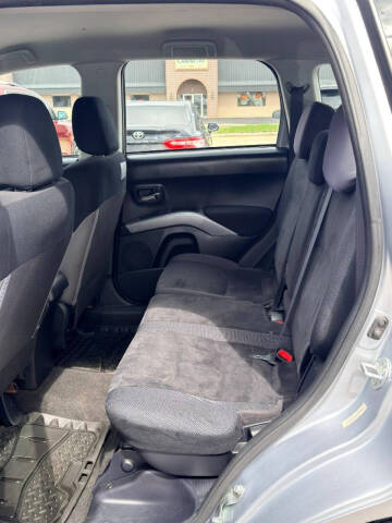 2009 Mitsubishi Outlander ES