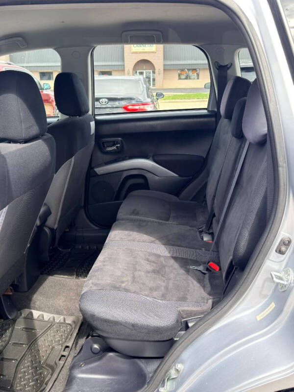 2009 Mitsubishi Outlander ES