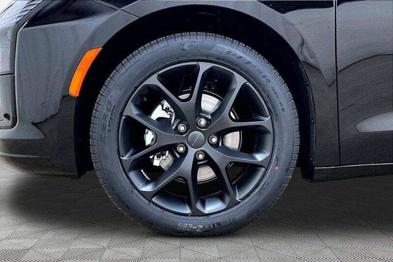2027 Chrysler Pacifica Limited