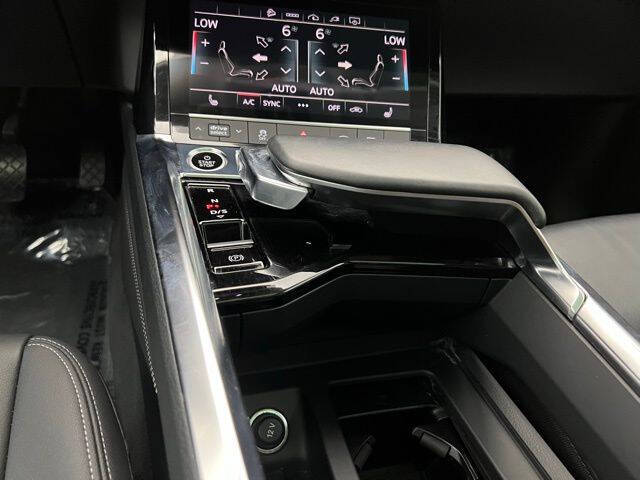 2022 Audi e-tron quattro Premium