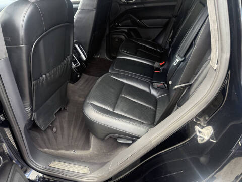 2013 Porsche Cayenne GTS