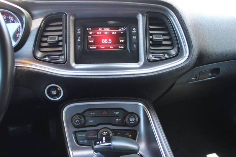 2017 Dodge Challenger SXT