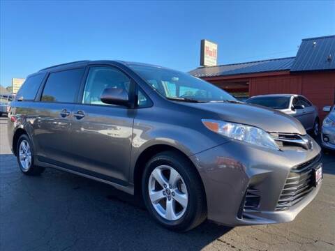2018 Toyota Sienna for sale at HUFF AUTO GROUP in Jackson MI