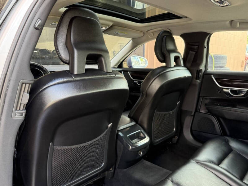 2017 Volvo S90 T5 Momentum