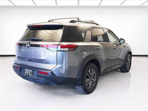 2022 Nissan Pathfinder SV