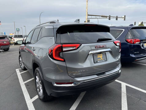 2024 GMC Terrain SLT