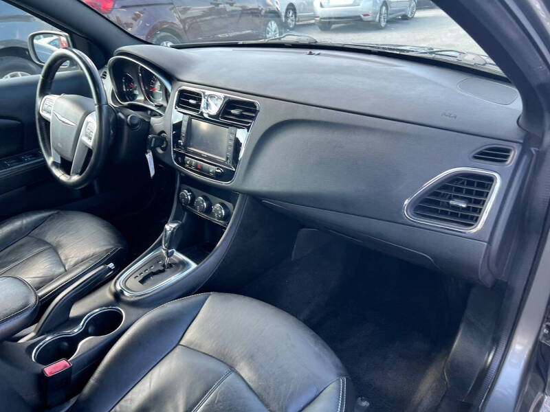 2013 Chrysler 200 Limited