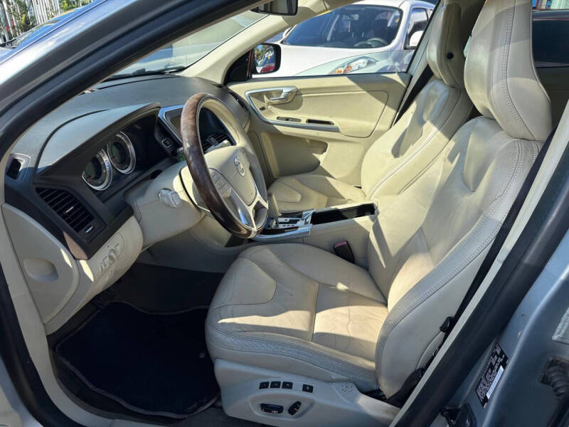 2012 Volvo XC60 3.2 Platinum