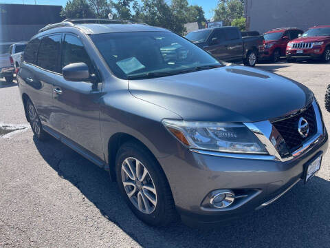 2015 Nissan Pathfinder for sale at BERKENKOTTER MOTORS in Brighton CO